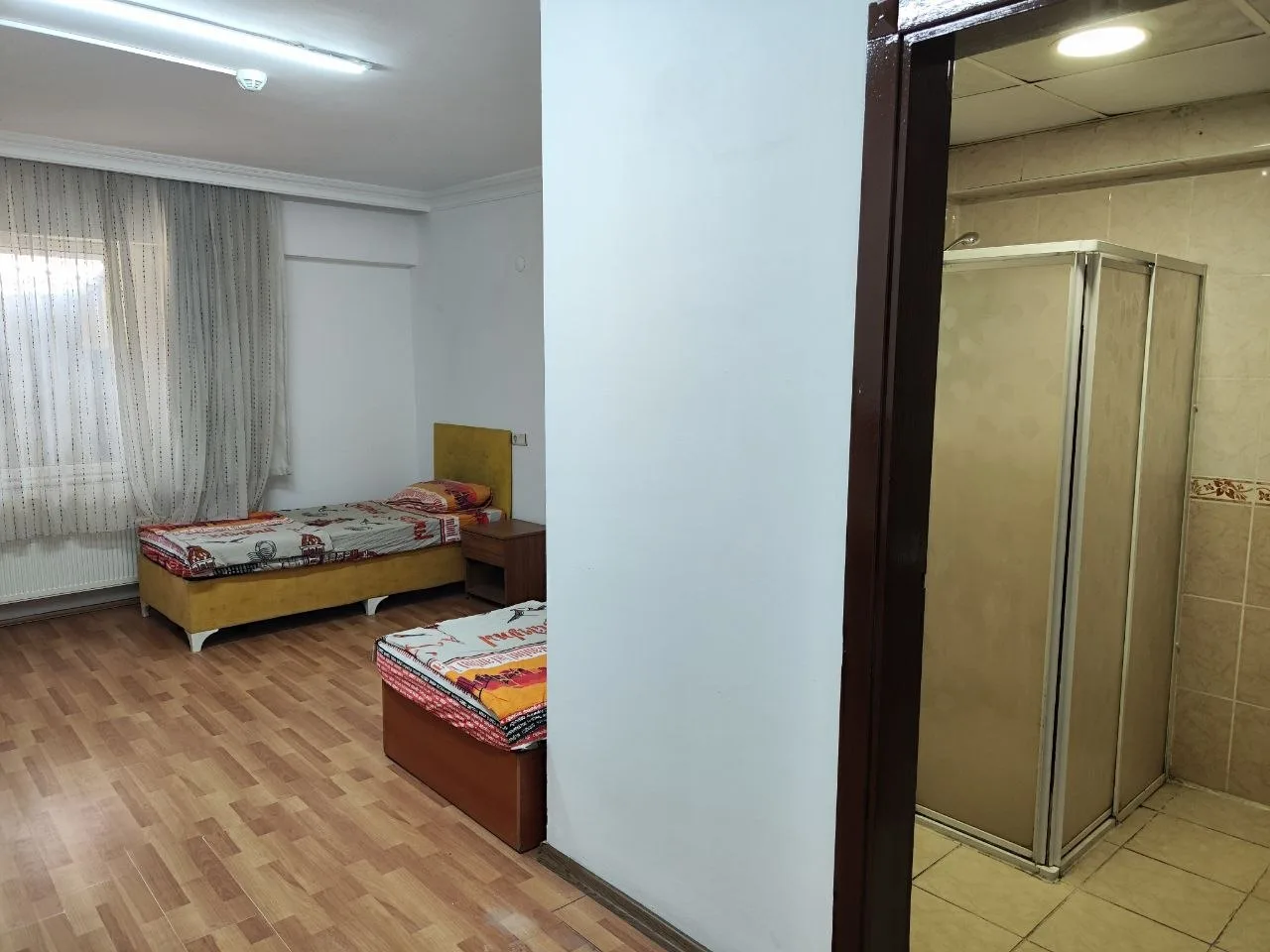 Nazilli 2 kişilik erkek öğrenci odası ve oda içindeki özel duş alanı